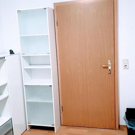 Budget Rooms In Halle With Shared Bathroom, Free Wifi, Netflix & Ipad 외부 사진
