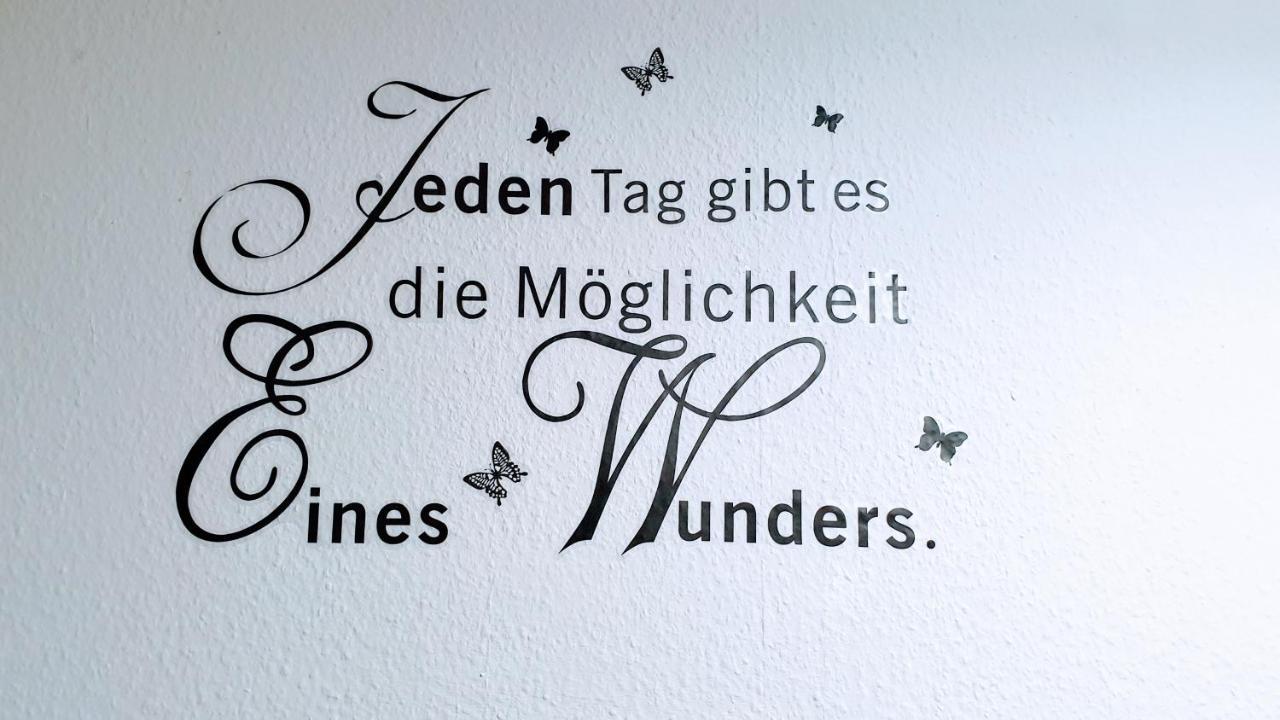 Budget Rooms In Halle With Shared Bathroom, Free Wifi, Netflix & Ipad 외부 사진