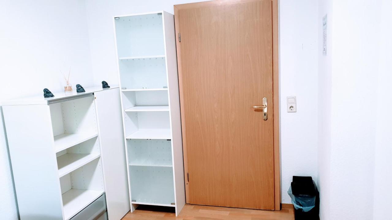 Budget Rooms In Halle With Shared Bathroom, Free Wifi, Netflix & Ipad 외부 사진