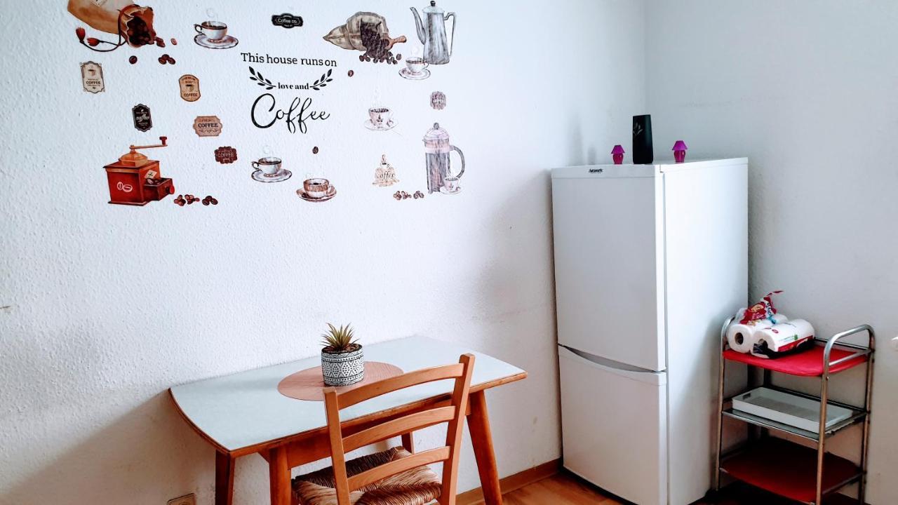 Budget Rooms In Halle With Shared Bathroom, Free Wifi, Netflix & Ipad 외부 사진