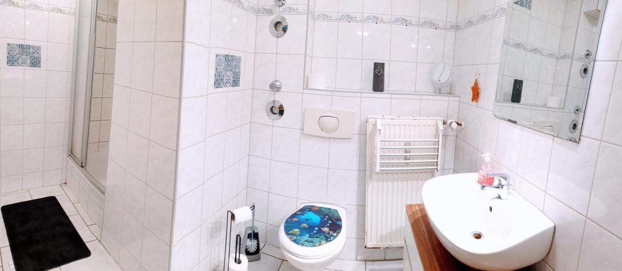 Budget Rooms In Halle With Shared Bathroom, Free Wifi, Netflix & Ipad 외부 사진
