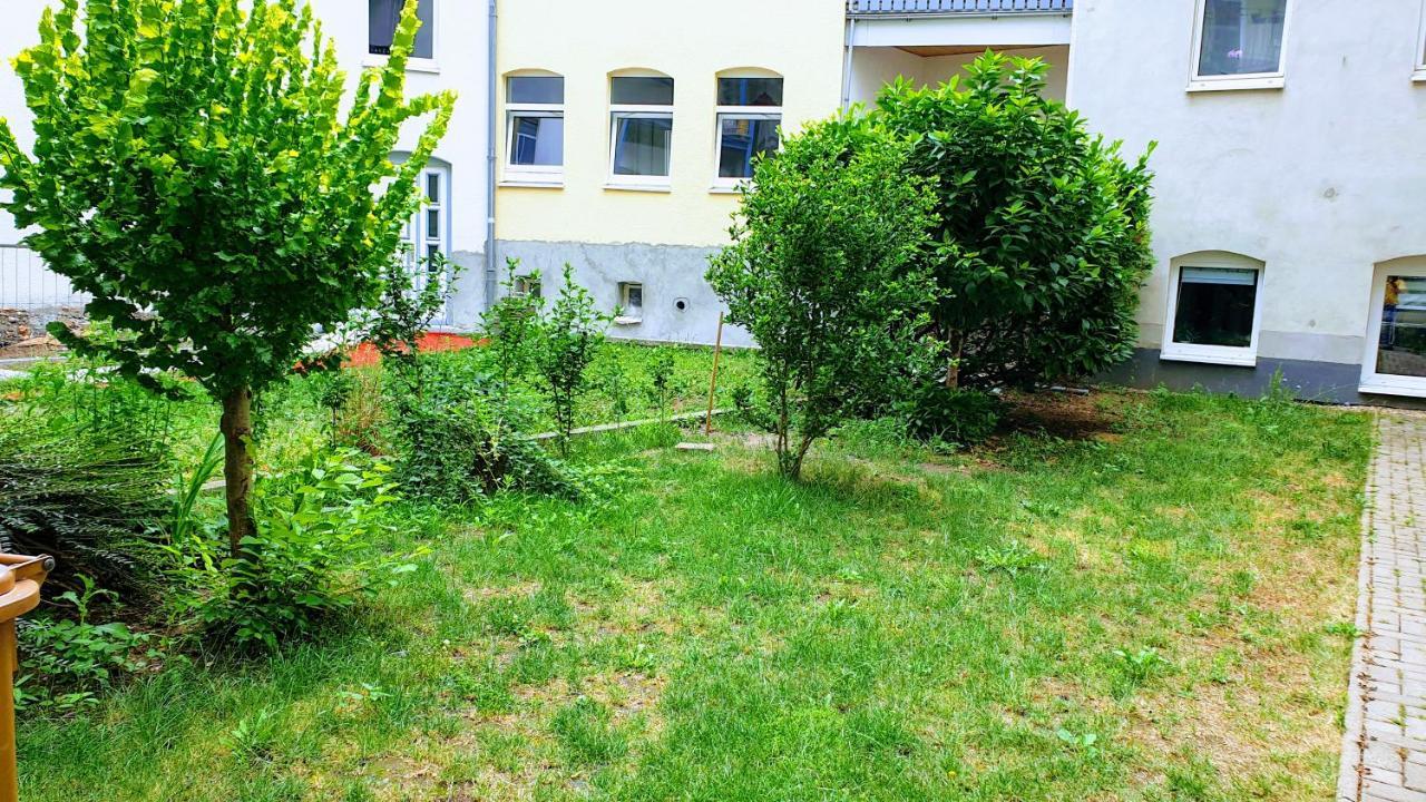 Budget Rooms In Halle With Shared Bathroom, Free Wifi, Netflix & Ipad 외부 사진