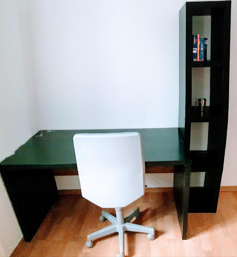 Budget Rooms In Halle With Shared Bathroom, Free Wifi, Netflix & Ipad 외부 사진