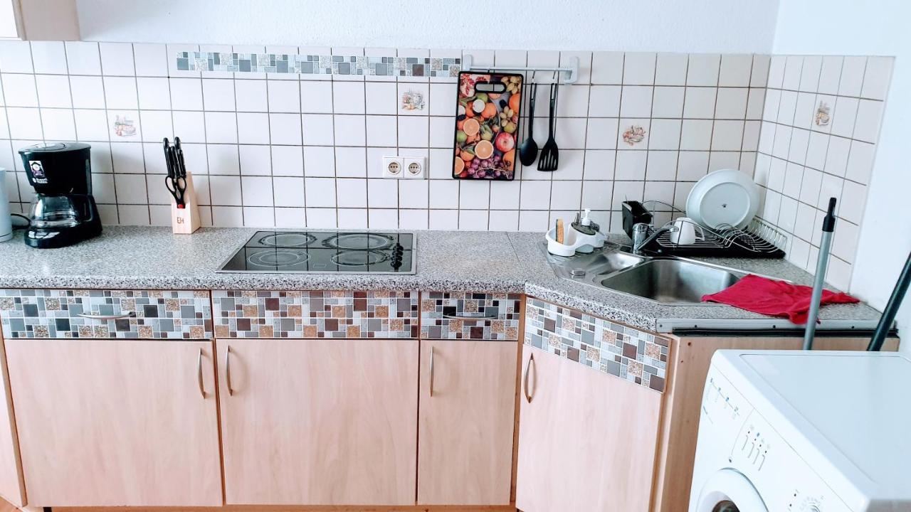 Budget Rooms In Halle With Shared Bathroom, Free Wifi, Netflix & Ipad 외부 사진