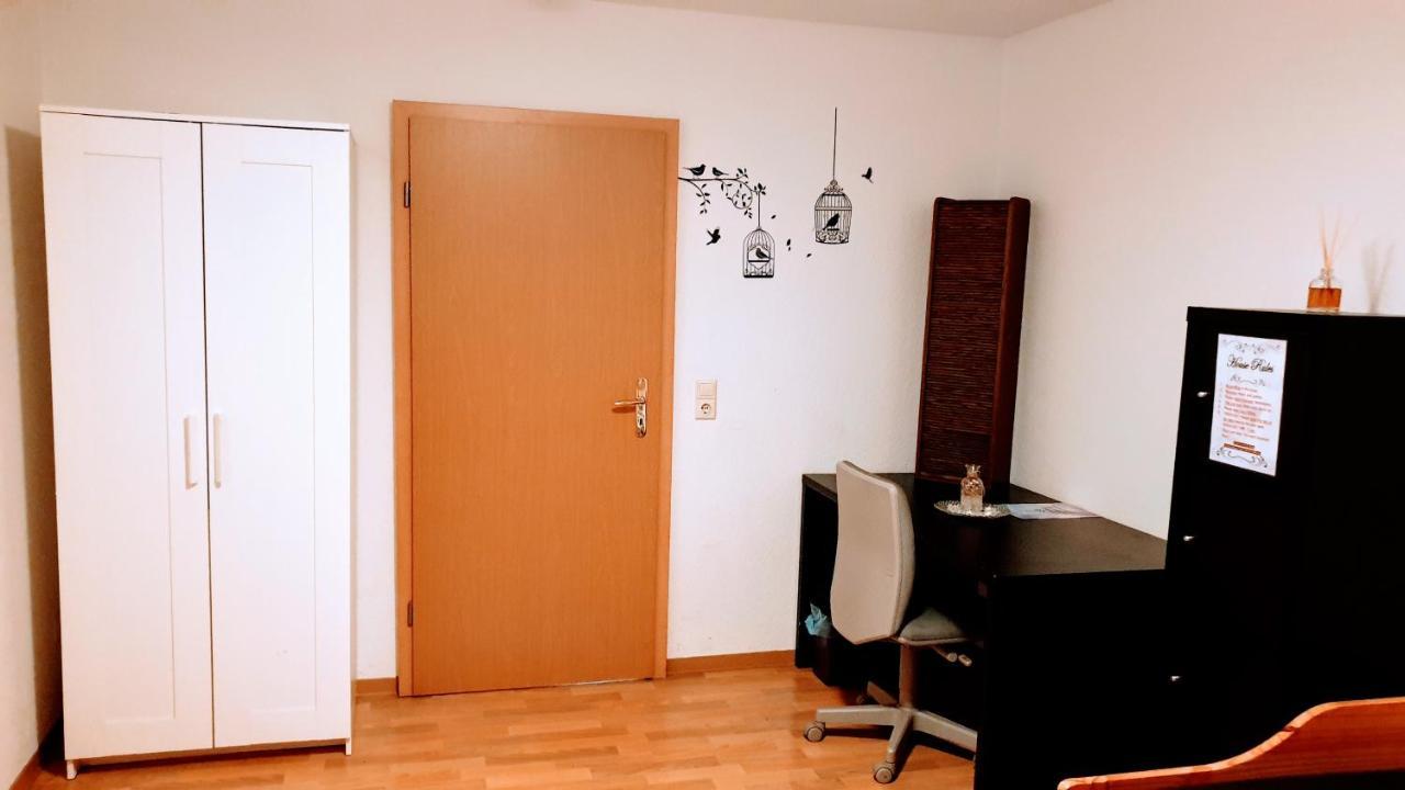 Budget Rooms In Halle With Shared Bathroom, Free Wifi, Netflix & Ipad 외부 사진