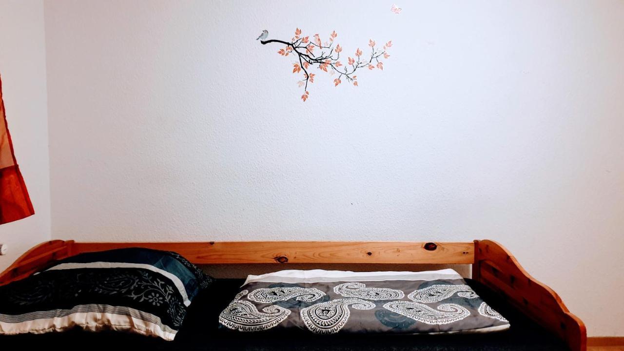 Budget Rooms In Halle With Shared Bathroom, Free Wifi, Netflix & Ipad 외부 사진