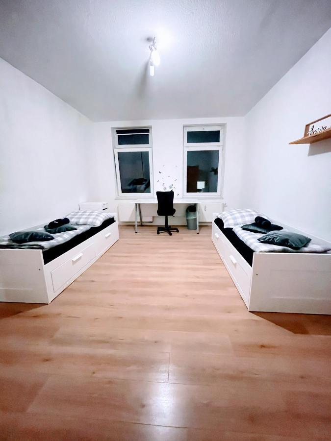 Budget Rooms In Halle With Shared Bathroom, Free Wifi, Netflix & Ipad 외부 사진